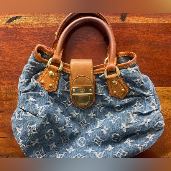 Louis Vuitton - Picture 3 of 6